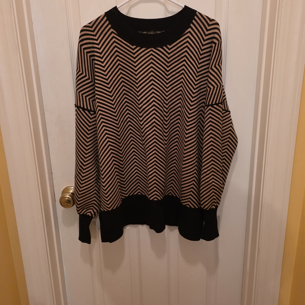 Women's Chevron Knit Sweater - Black & Beige